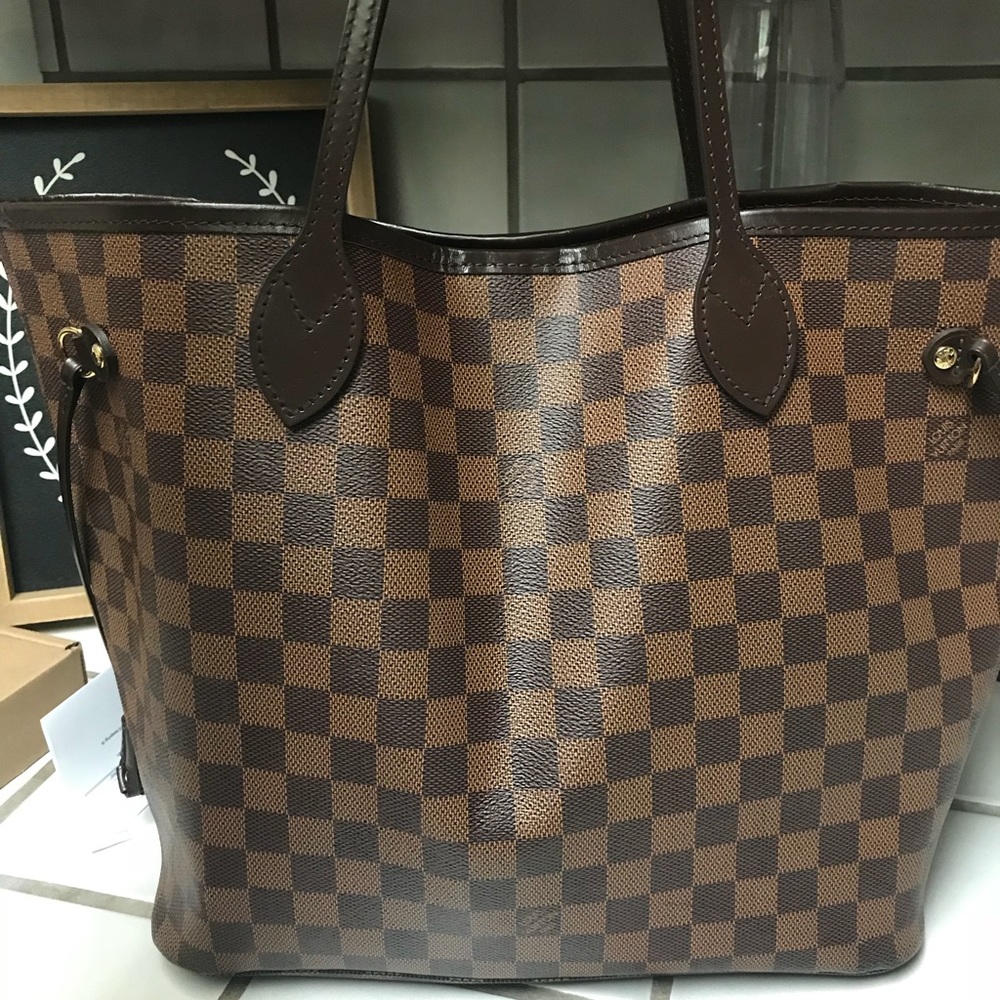 Authentic Louis Vuitton never full ebene